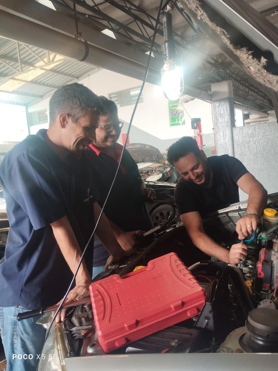 Equipe Troncal Motors em diagnóstico