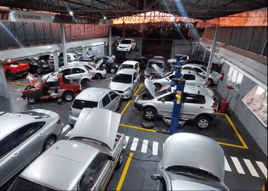 Oficina Troncal Motors em plena operação